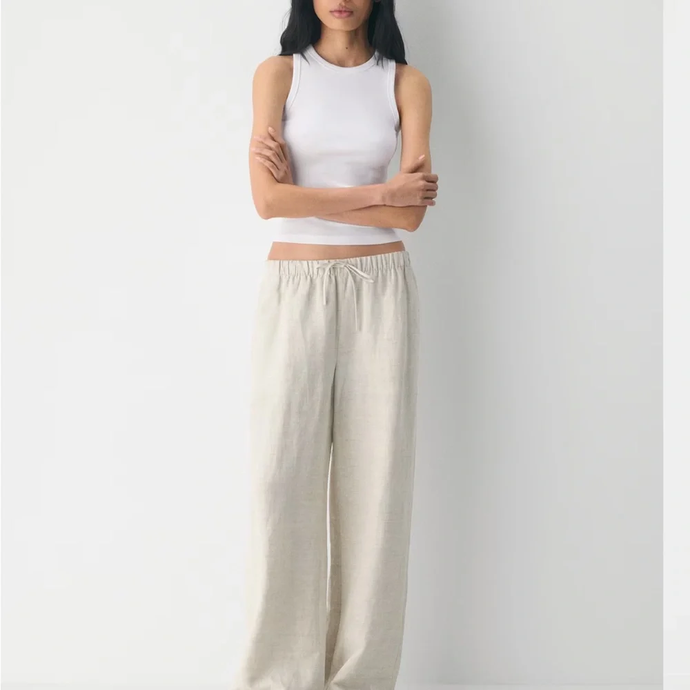 Aritzia relaxed straight